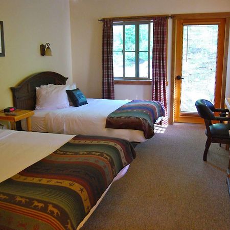 Glacier Guides Lodge Уэст-Глейшер Экстерьер фото