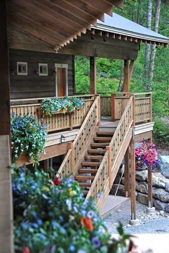 Glacier Guides Lodge Уэст-Глейшер Экстерьер фото