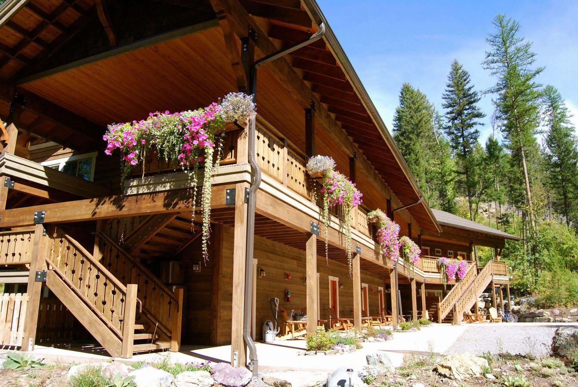 Glacier Guides Lodge Уэст-Глейшер Экстерьер фото